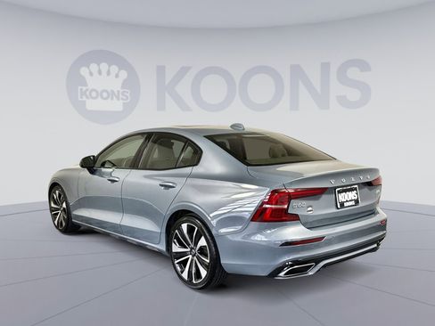 Used 2022 Volvo S60 B5 Momentum w/ Advanced Package image 4