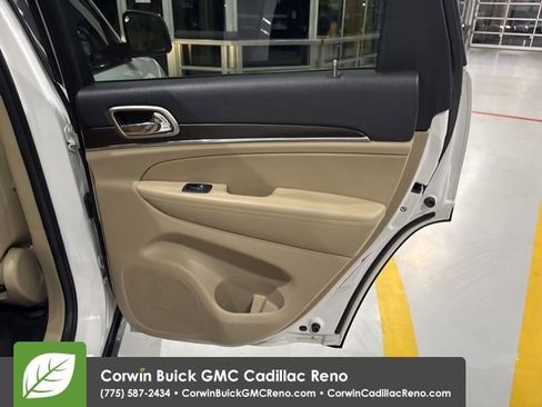 Used 2014 Jeep Grand Cherokee Limited w/ Luxury Group II image 32