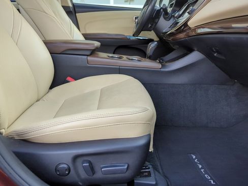 Used 2013 Toyota Avalon Limited FWD image 36