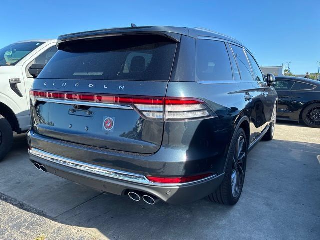 Used 2023 Lincoln Aviator Reserve w/ Equipment Group 201A RWD image 2