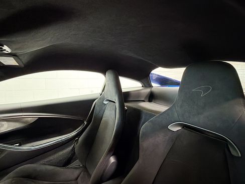 Used 2024 McLaren Artura RWD image 23