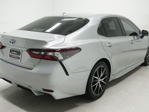 Used 2024 Toyota Camry SE FWD image 4