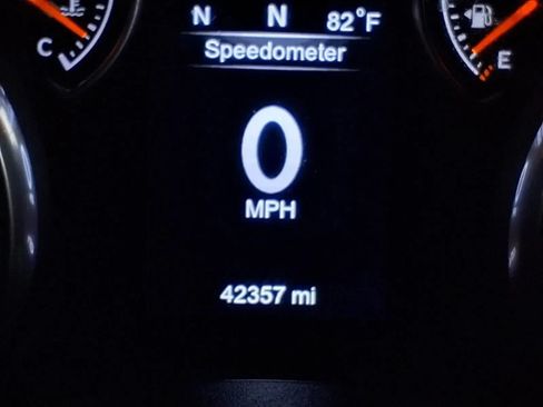 Used 2018 Jeep Wrangler Unlimited Sport S AWD/4WD image 25