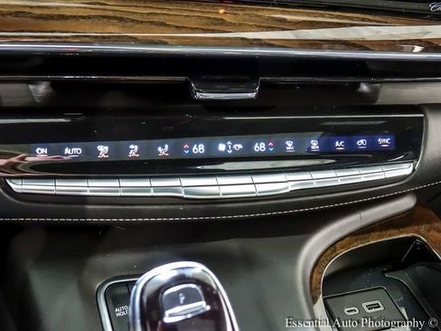 Used 2021 Cadillac Escalade ESV Premium Luxury Platinum w/ Heavy-Duty Trailer Package AWD/4WD image 21