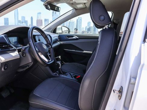 Certified 2024 Volkswagen Taos SE FWD image 16