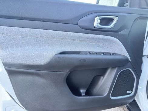 Used 2024 Jeep Compass Latitude w/ Sun and Sound Group image 10