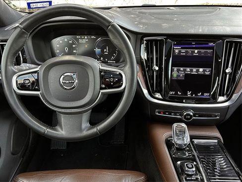 Used 2021 Volvo S60 T8 Inscription image 13