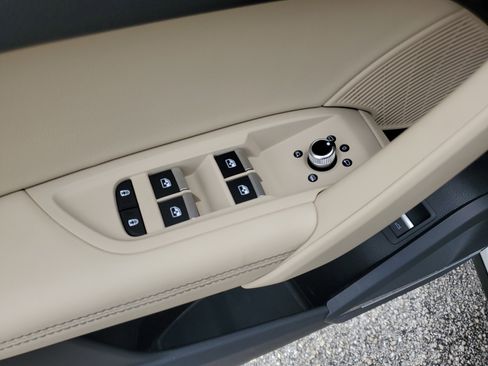 Used 2022 Audi Q5 e Premium Plus image 13