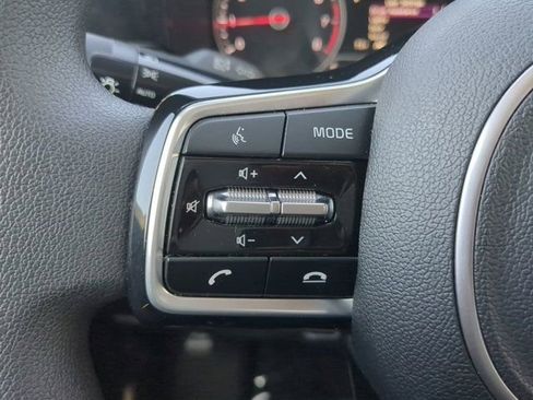 Used 2023 Kia Sorento LX image 22