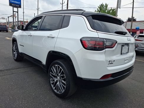 Used 2022 Jeep Compass Limited w/ Elite Group AWD/4WD image 3
