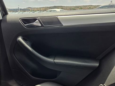 Used 2011 Volkswagen Jetta SEL FWD image 11