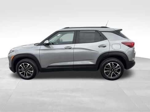 Used 2025 Chevrolet TrailBlazer LT image 2