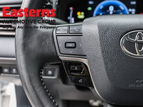 Used 2025 Toyota Camry SE w/ Convenience Package FWD image 15