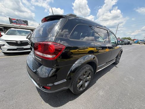 Used 2020 Dodge Journey Crossroad FWD image 3