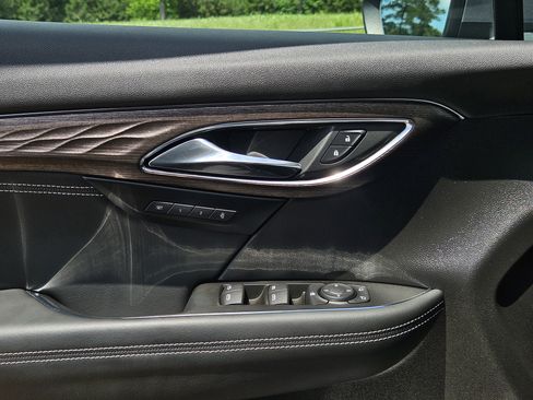 Used 2022 Buick Envision Avenir w/ Safety Package FWD image 26