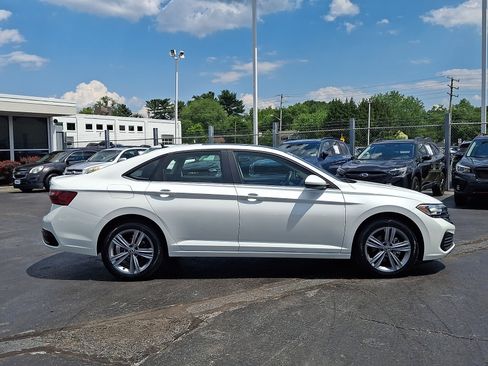 Certified 2024 Volkswagen Jetta SE FWD image 7