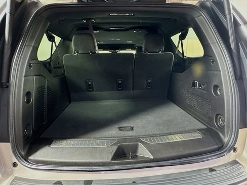 Used 2023 Chevrolet Suburban RST w/ Luxury Package image 30