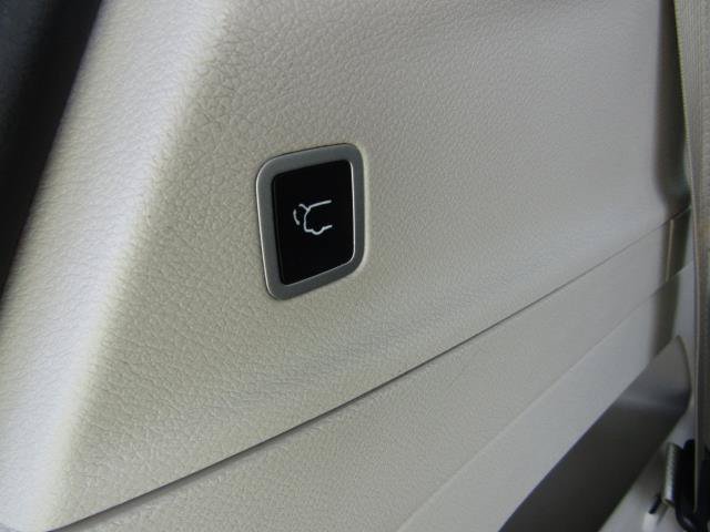 Used 2023 Chrysler Voyager LX FWD image 18