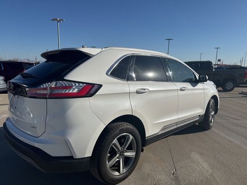 Used 2024 Ford Edge SEL w/ Convenience Package image 3
