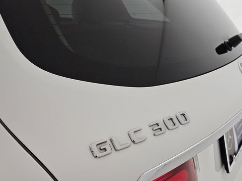 Used 2018 Mercedes-Benz GLC 300 4MATIC image 24