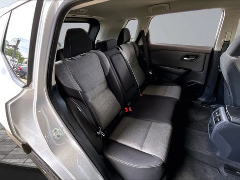 Used 2021 Nissan Rogue SV FWD image 22