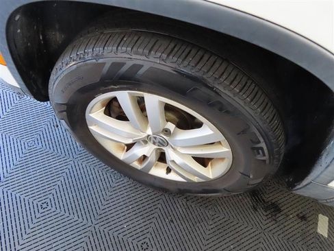 Used 2017 Volkswagen Tiguan S FWD image 7