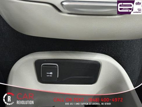 Used 2024 Chrysler Pacifica Touring-L FWD image 69