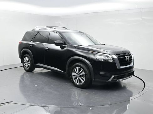 Used 2025 Nissan Pathfinder SL AWD/4WD image 2