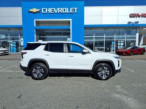 Used 2025 Chevrolet Equinox LT image 2