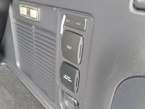 Used 2025 Ford Expedition Platinum image 10