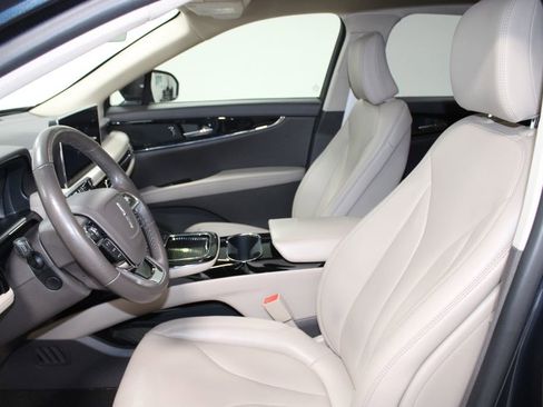 Used 2023 Lincoln Nautilus AWD w/ Premium Package image 22