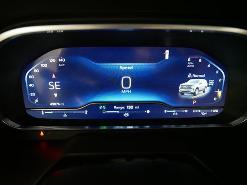 Used 2024 Chevrolet Suburban RST w/ Luxury Package image 21