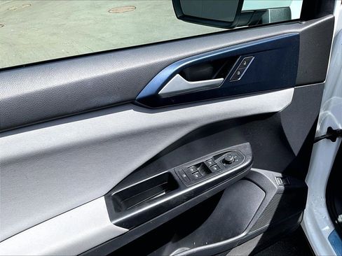 Used 2023 Volkswagen Taos SE w/ Panoramic Sunroof Package AWD/4WD image 10