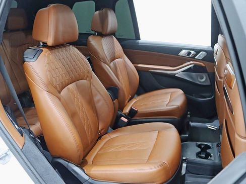 Used 2024 BMW X7 M60i w/ Executive Package image 33