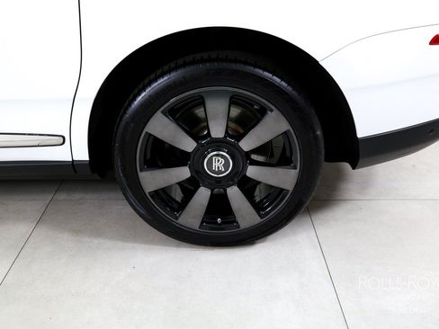 Certified 2024 Rolls-Royce Cullinan AWD/4WD image 41