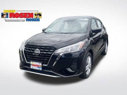 New 2025 Nissan Kicks Play S