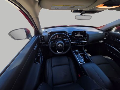 Used 2025 Nissan Pathfinder SL image 16