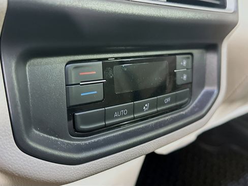 Used 2024 Volkswagen Atlas SE AWD/4WD image 26