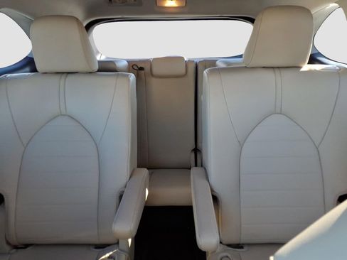 Used 2024 Toyota Highlander XLE image 19