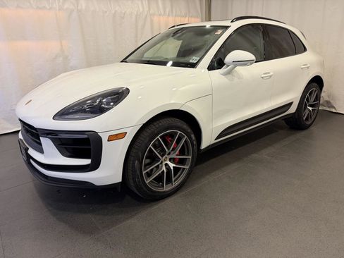 Certified 2023 Porsche Macan S image 1
