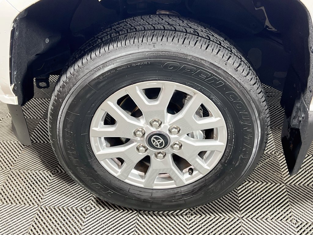 Used 2025 Toyota Tacoma SR5 AWD/4WD image 28