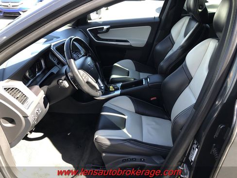 Used 2015 Volvo XC60 T6 Platinum image 11