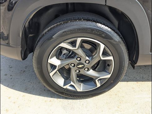 Used 2025 Chevrolet Trax LT FWD image 16