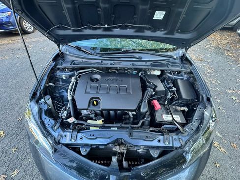 Used 2018 Toyota Corolla LE FWD image 17
