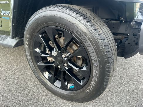 Used 2022 Jeep Wrangler Unlimited Sahara w/ Cold Weather Group image 16