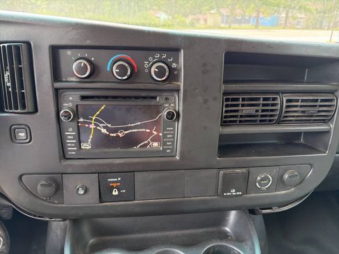 Used 2017 GMC Savana 2500 RWD image 34