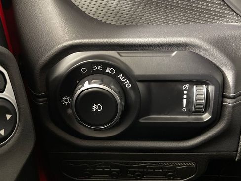 Used 2025 Jeep Wrangler Unlimited Rubicon AWD/4WD image 28