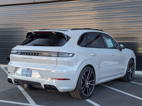 New 2026 Porsche Cayenne GTS AWD/4WD image 9