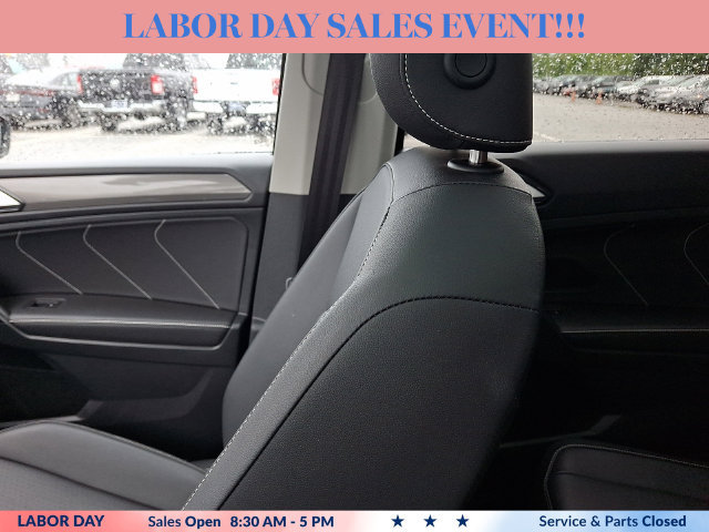 Used 2023 Volkswagen Tiguan SE w/ Panoramic Sunroof Package AWD/4WD image 17