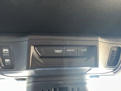 Used 2025 Jeep Wrangler Sport S image 21